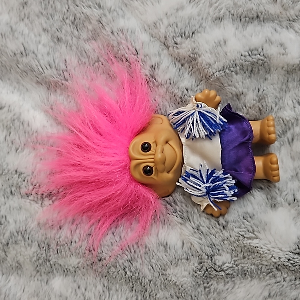 Cheerleader troll